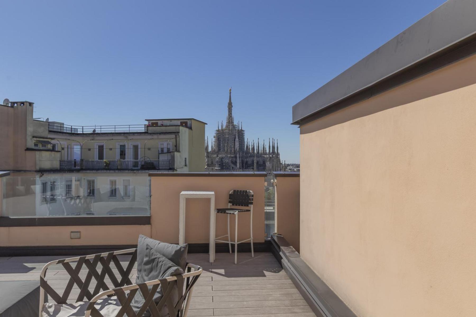 San Babila Central Tower With Panoramic Terrace Overlooking Duomo By Rentopolis Milan Exterior photo